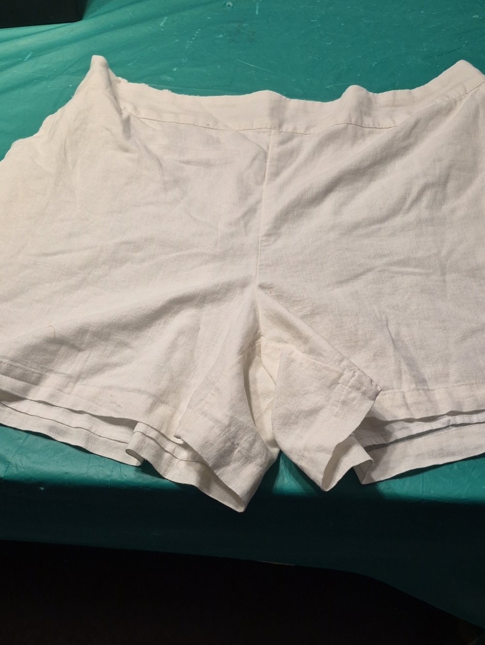 crown & ivy White High-Waist Linen-Blend Shorts